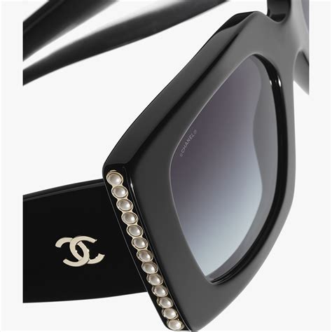 Chanel Black Frame/ Gray Polarized Lens Sunglasses .